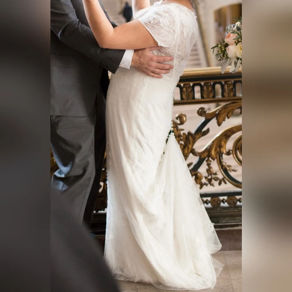 Vera Wang White Lace Wedding Dress Size 12 - Picture 6 of 11